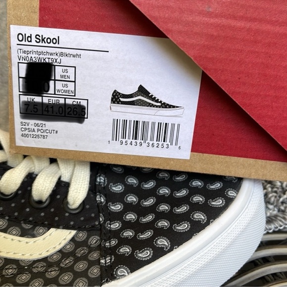 Vans Men’s Old Skool Tie Print Patchwork Black/True White Sneakers - Picture 16 of 16